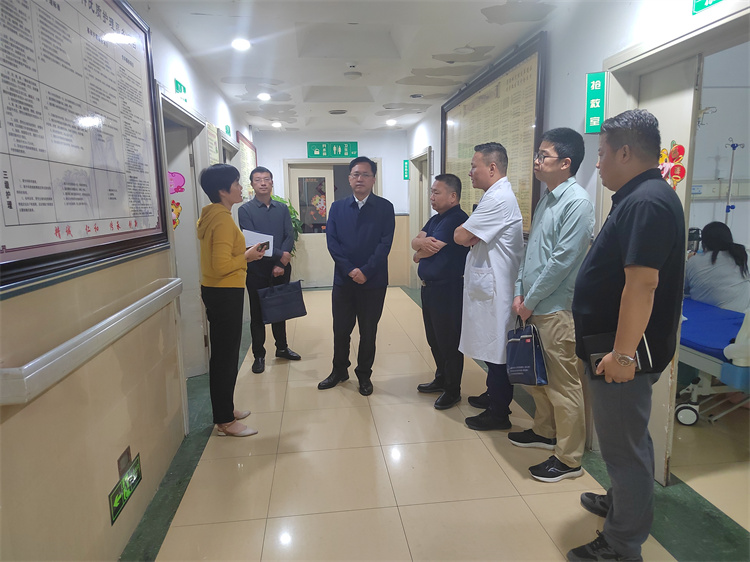 信陽市衛(wèi)生健康委黨組書記、主任許書動到市中醫(yī)院調(diào)研安全生產(chǎn)和項(xiàng)目建設(shè)工作